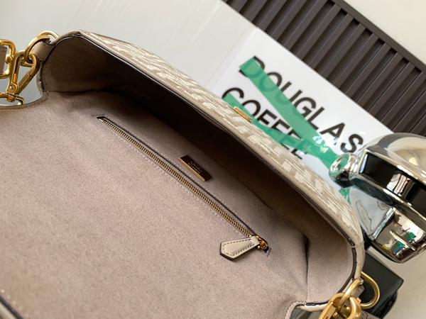 スーパーコピーブランドバッグ着用イメージ